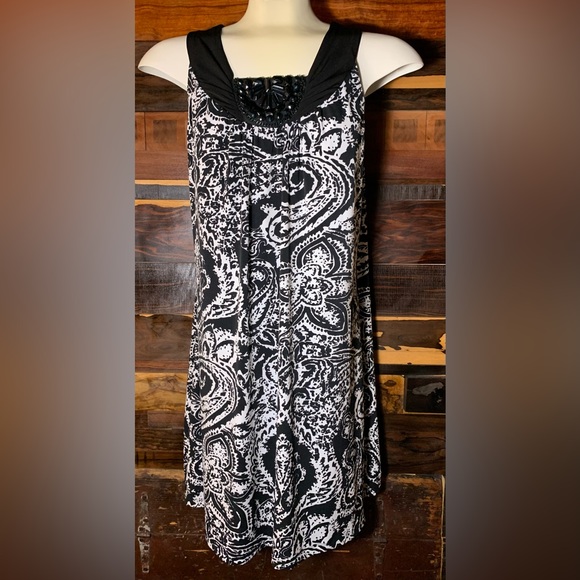Hartfield Design Dresses & Skirts - Hartfield Design LARGE Sleeveless Dress with Bejeweled Neckline